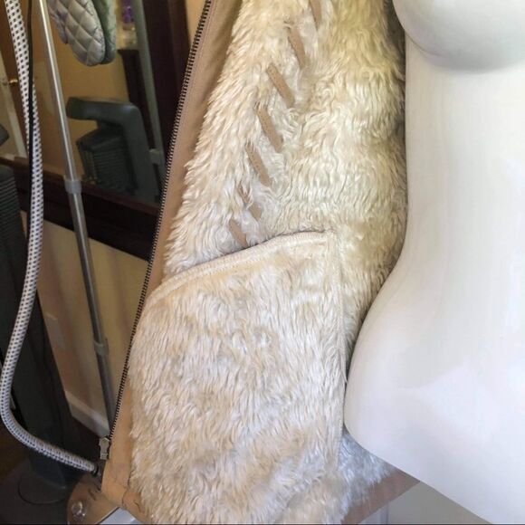 Liz Claiborne Faux Fur Trim Zip Jacket.Size MP - Picture 9 of 13
